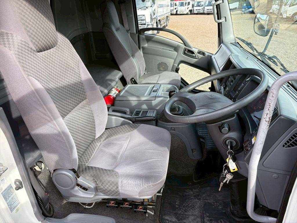 いすゞフォワードアルミウイング中型（4t）[写真21]