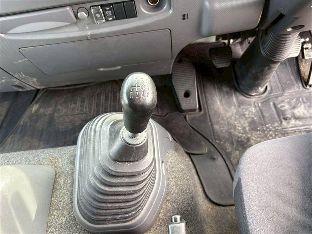 いすゞフォワードアルミウイング中型（4t）[写真23]