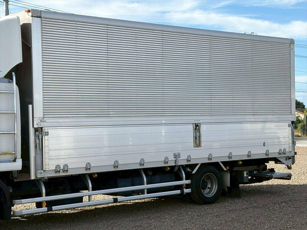 いすゞフォワードアルミウイング中型（4t）[写真06]