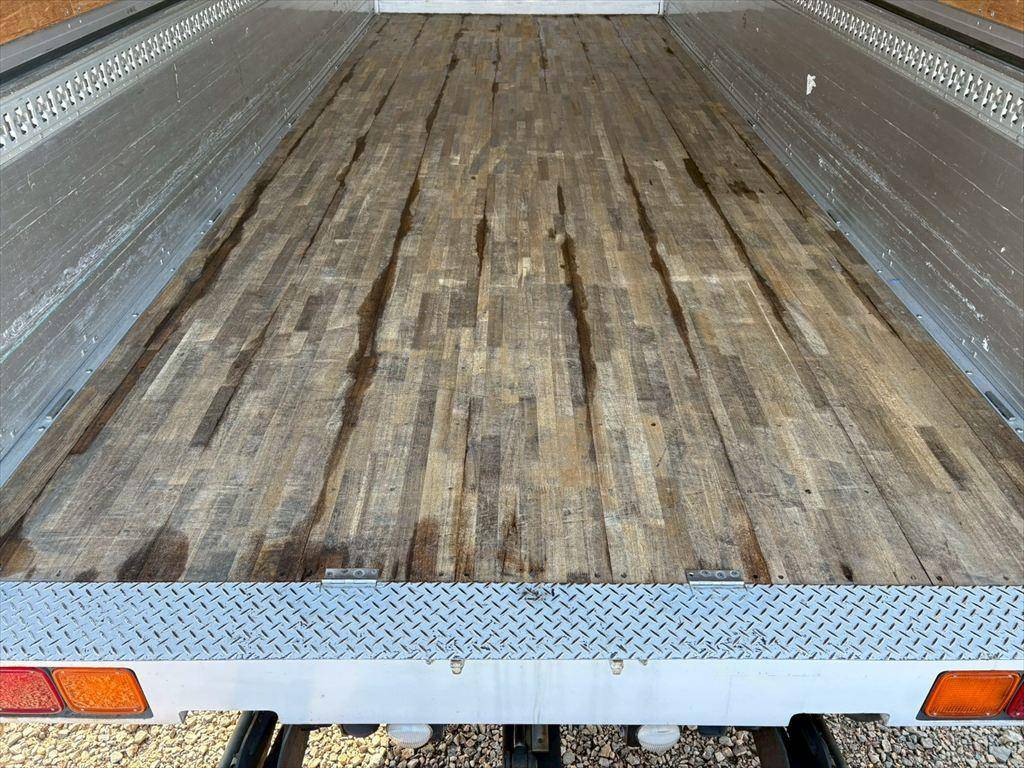 いすゞフォワードアルミウイング中型（4t）[写真08]