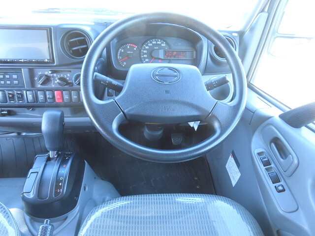 日野デュトロ冷凍車（冷蔵車）小型（2t・3t）[写真21]