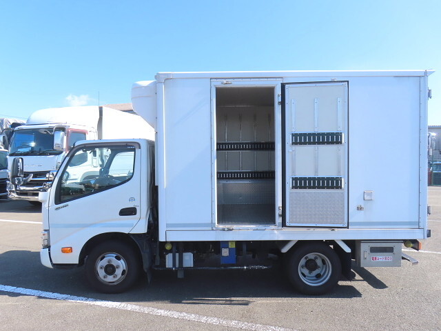 日野デュトロ冷凍車（冷蔵車）小型（2t・3t）[写真28]