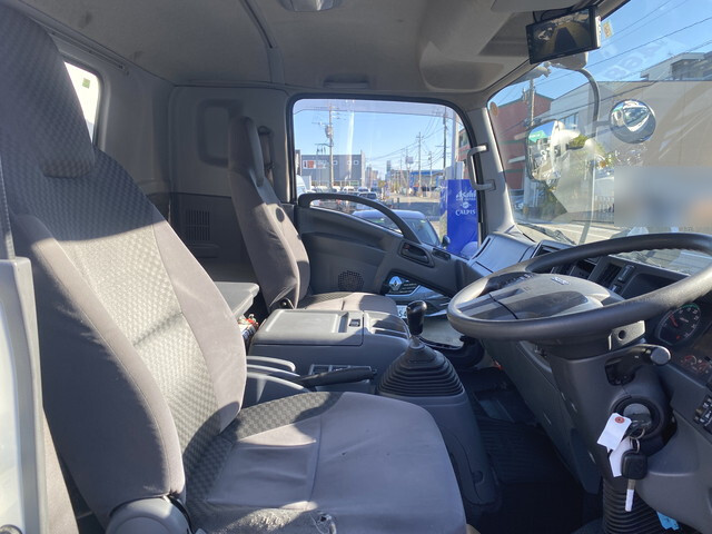 いすゞフォワードアルミウイング中型（4t）[写真11]