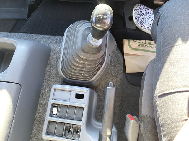 いすゞフォワードアルミウイング中型（4t）[写真14]