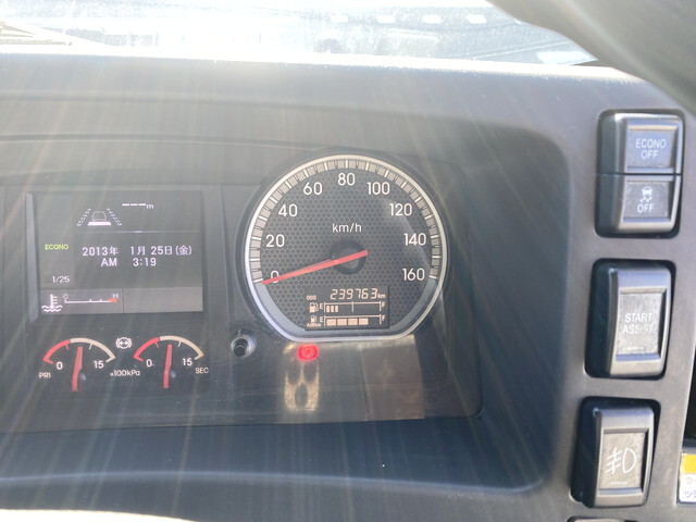 いすゞフォワードアルミウイング中型（4t）[写真16]