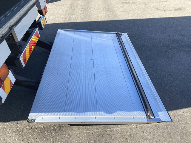 いすゞフォワードアルミウイング中型（4t）[写真06]