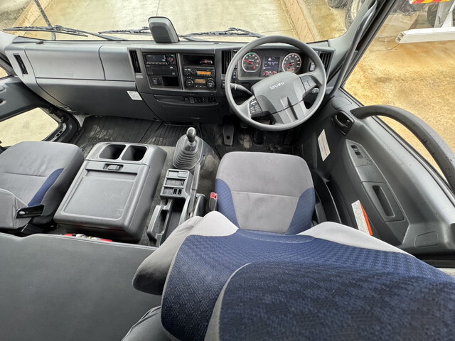 いすゞフォワードアルミウイング中型（4t）[写真10]