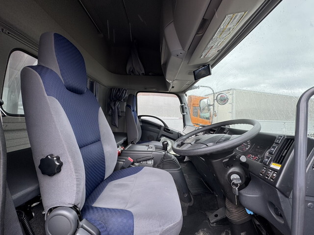 いすゞフォワードアルミウイング中型（4t）[写真09]