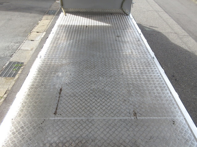 日産アトラスアルミウイング小型（2t・3t）[写真22]