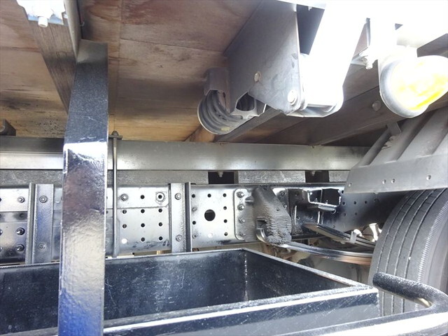 三菱ふそうキャンタークレーン4段小型（2t・3t）[写真17]