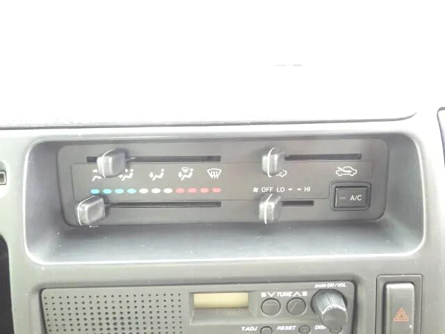 トヨタトヨエース平ボディ小型（2t・3t）[写真12]