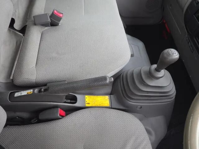 トヨタトヨエース平ボディ小型（2t・3t）[写真18]