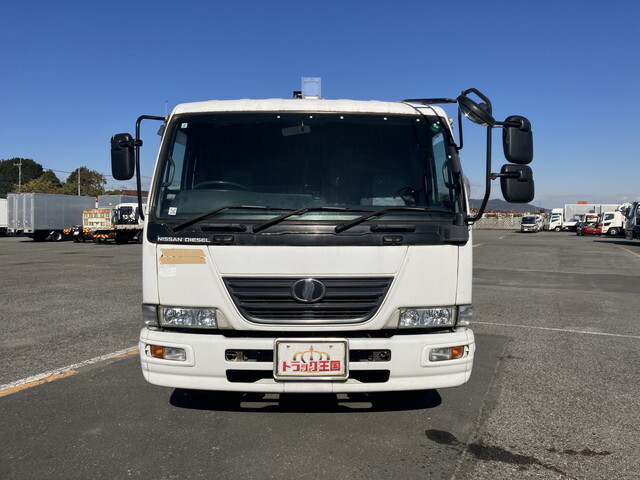 UDトラックスコンドルクレーン3段増トン（6t・8t）[写真09]