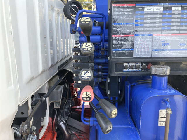 三菱ふそうキャンタークレーン4段小型（2t・3t）[写真16]