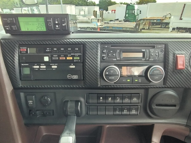 日野プロフィア冷凍車（冷蔵車）大型（10t）[写真28]