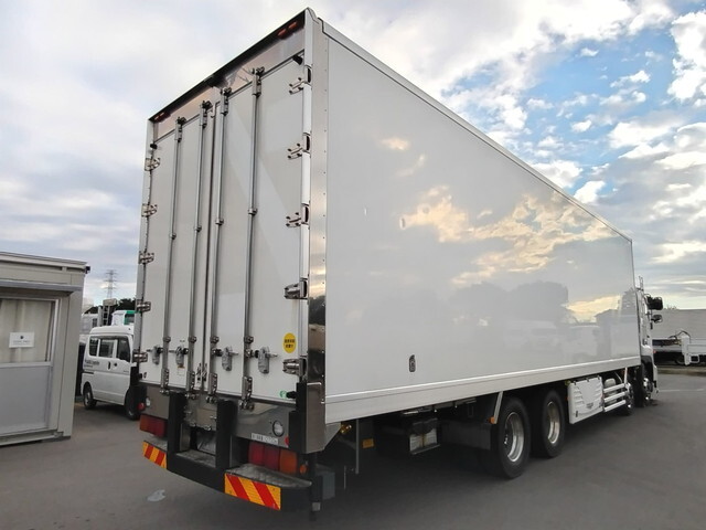 日野プロフィア冷凍車（冷蔵車）大型（10t）[写真04]