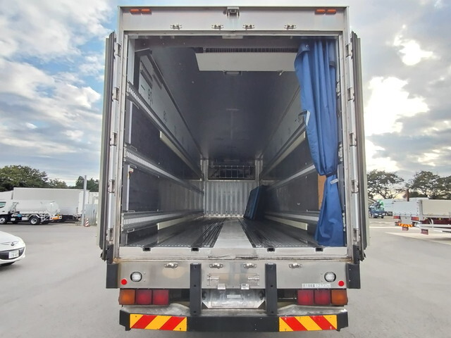 日野プロフィア冷凍車（冷蔵車）大型（10t）[写真06]