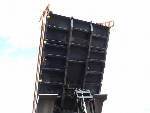 三菱ふそうスーパーグレートダンプ大型（10t）[写真16]