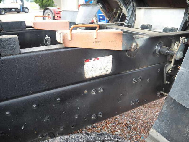 三菱ふそうスーパーグレートダンプ大型（10t）[写真32]