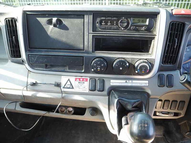 三菱ふそうキャンタークレーン3段小型（2t・3t）[写真35]