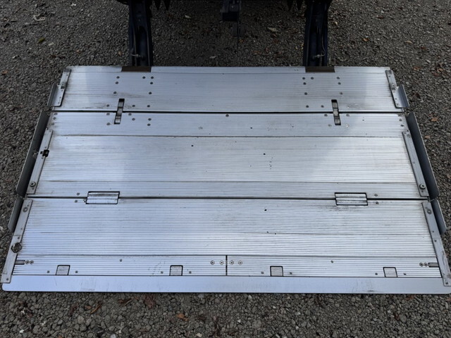 いすゞエルフ冷凍車（冷蔵車）小型（2t・3t）[写真12]