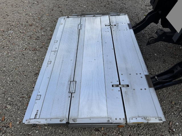 いすゞエルフ冷凍車（冷蔵車）小型（2t・3t）[写真13]