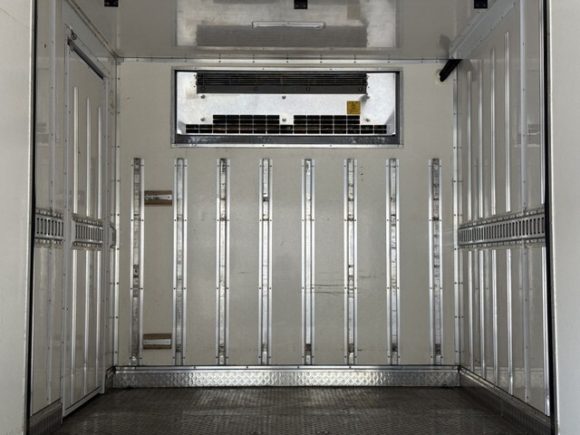 いすゞエルフ冷凍車（冷蔵車）小型（2t・3t）[写真16]