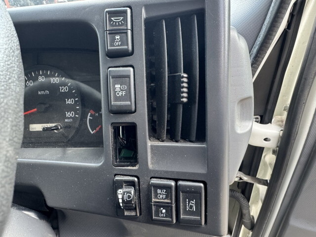 いすゞエルフ冷凍車（冷蔵車）小型（2t・3t）[写真23]