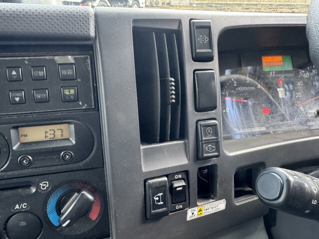 いすゞエルフ冷凍車（冷蔵車）小型（2t・3t）[写真28]