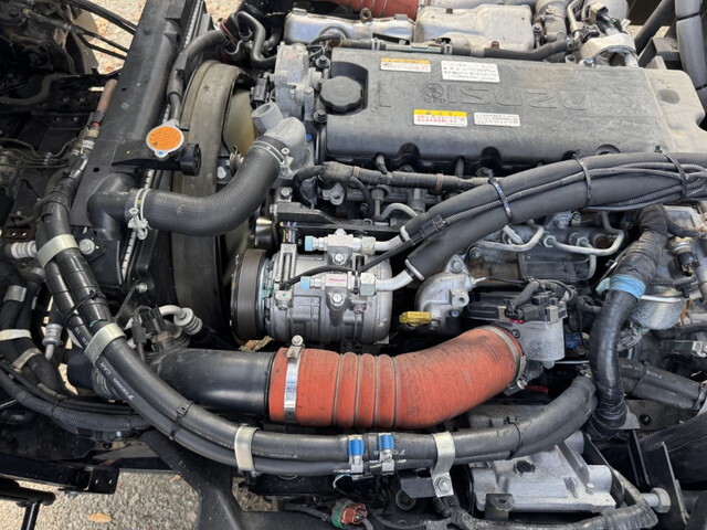 いすゞエルフ冷凍車（冷蔵車）小型（2t・3t）[写真35]