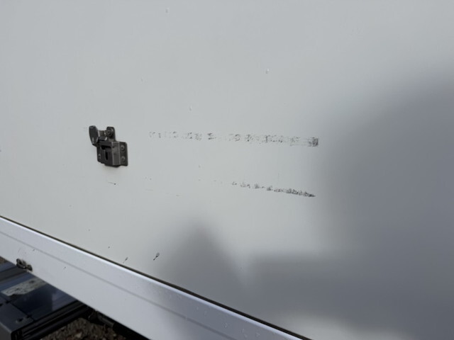 いすゞエルフ冷凍車（冷蔵車）小型（2t・3t）[写真38]