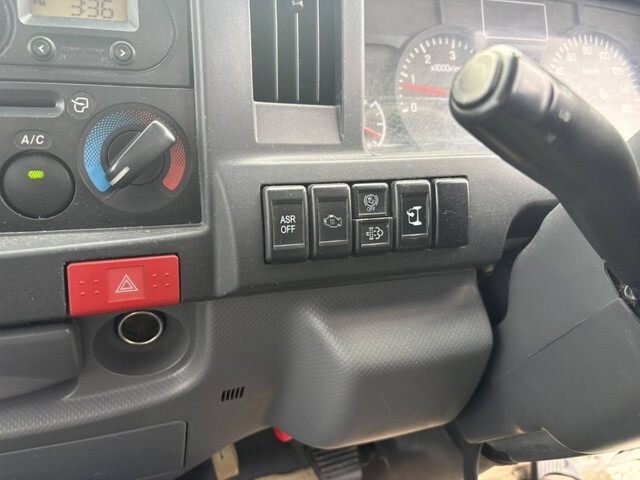 いすゞエルフコンテナ専用車小型（2t・3t）[写真22]