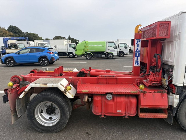 いすゞエルフコンテナ専用車小型（2t・3t）[写真09]