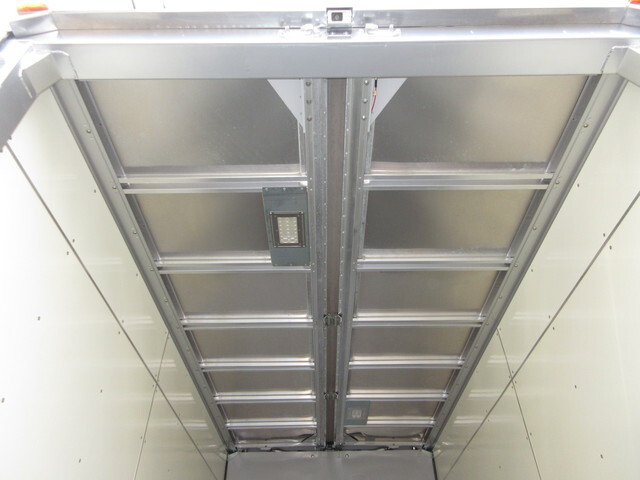 いすゞエルフアルミウイング小型（2t・3t）[写真10]