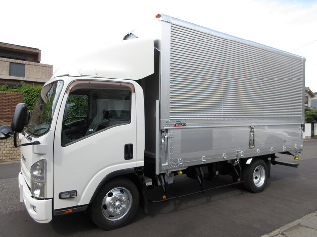 いすゞエルフアルミウイング小型（2t・3t）[写真03]