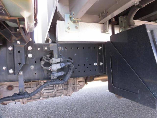 いすゞフォワードアルミウイング中型（4t）[写真12]