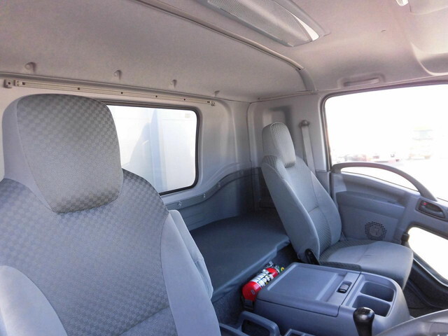 いすゞフォワードアルミウイング中型（4t）[写真16]