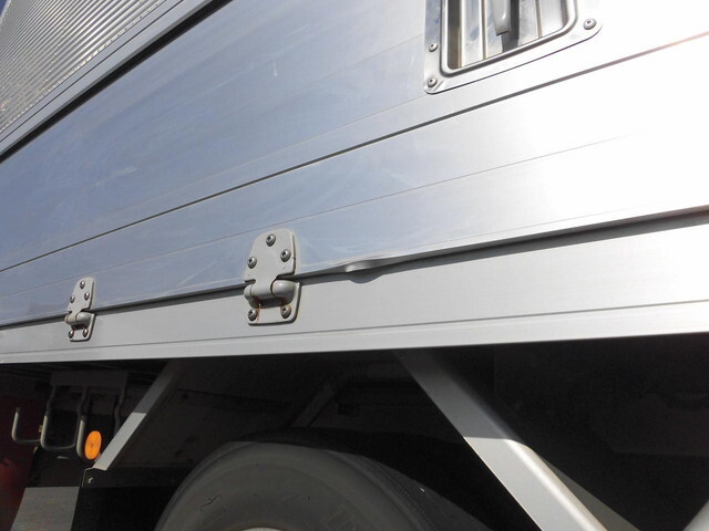 いすゞフォワードアルミウイング中型（4t）[写真27]