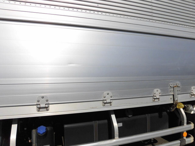 いすゞフォワードアルミウイング中型（4t）[写真28]