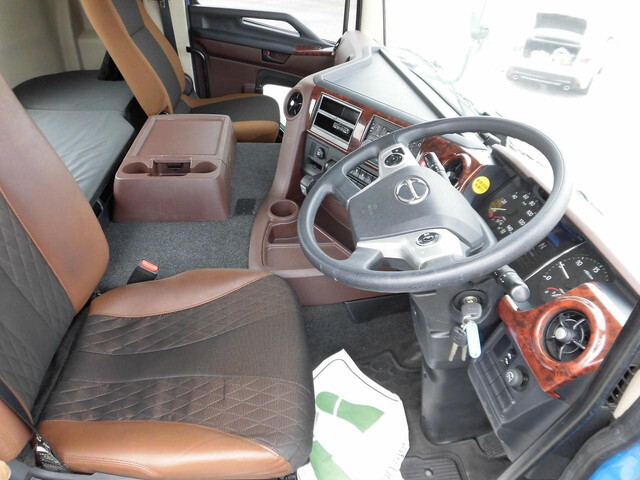 日野プロフィアトレーラーヘッド（トラクターヘッド）大型（10t）[写真17]