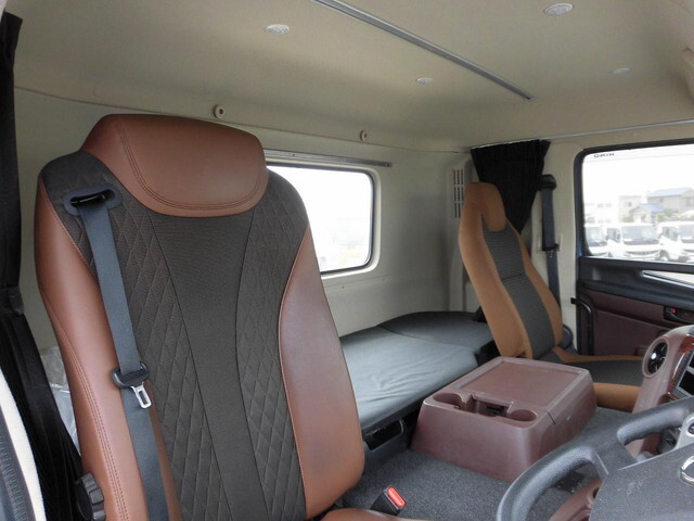 日野プロフィアトレーラーヘッド（トラクターヘッド）大型（10t）[写真18]