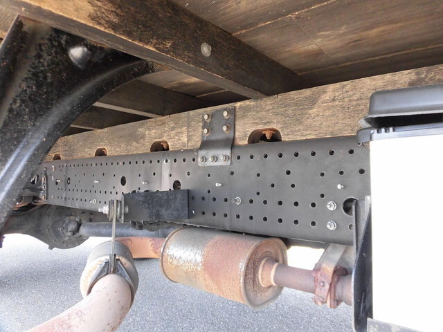 いすゞフォワード平ボディ中型（4t）[写真12]