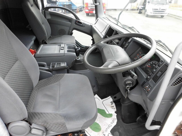 いすゞフォワード平ボディ中型（4t）[写真14]