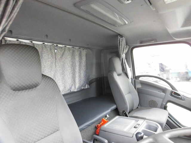 いすゞフォワード平ボディ中型（4t）[写真15]