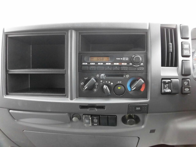 いすゞフォワード平ボディ中型（4t）[写真16]