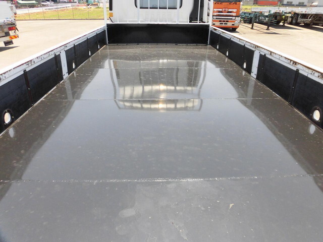 いすゞフォワード平ボディ中型（4t）[写真07]