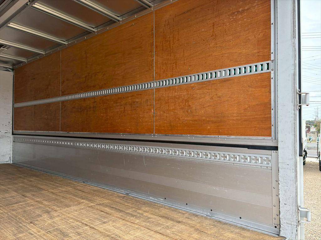 三菱ふそうファイターアルミウイング増トン（6t・8t）[写真10]