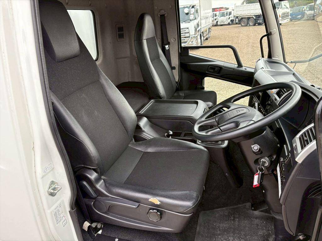 三菱ふそうファイターアルミウイング増トン（6t・8t）[写真21]