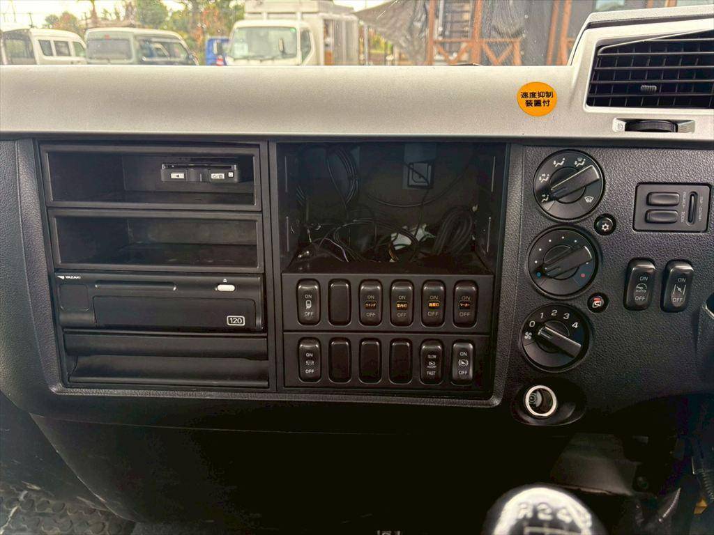 三菱ふそうファイターアルミウイング増トン（6t・8t）[写真22]