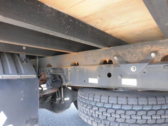 三菱ふそうファイター平ボディ中型（4t）[写真12]